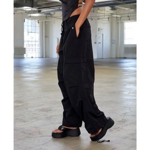 LE PARACHUTE PANT - Black